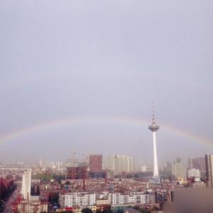 久旱沈城迎喜雨 天上架起双彩虹
