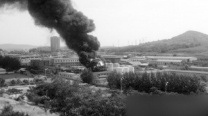 辽宁新兴化工厂油槽车自燃 无人伤亡