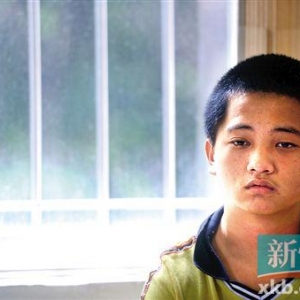 男孩沉迷游戏辍学 打工受挫流浪街头