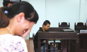 大一在校生网络贩毒受审 自称因没钱买学习设备