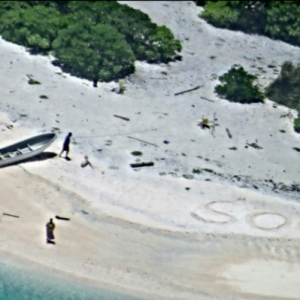 夫妻流落荒岛与世隔绝9天 沙滩上写巨幅SOS获救